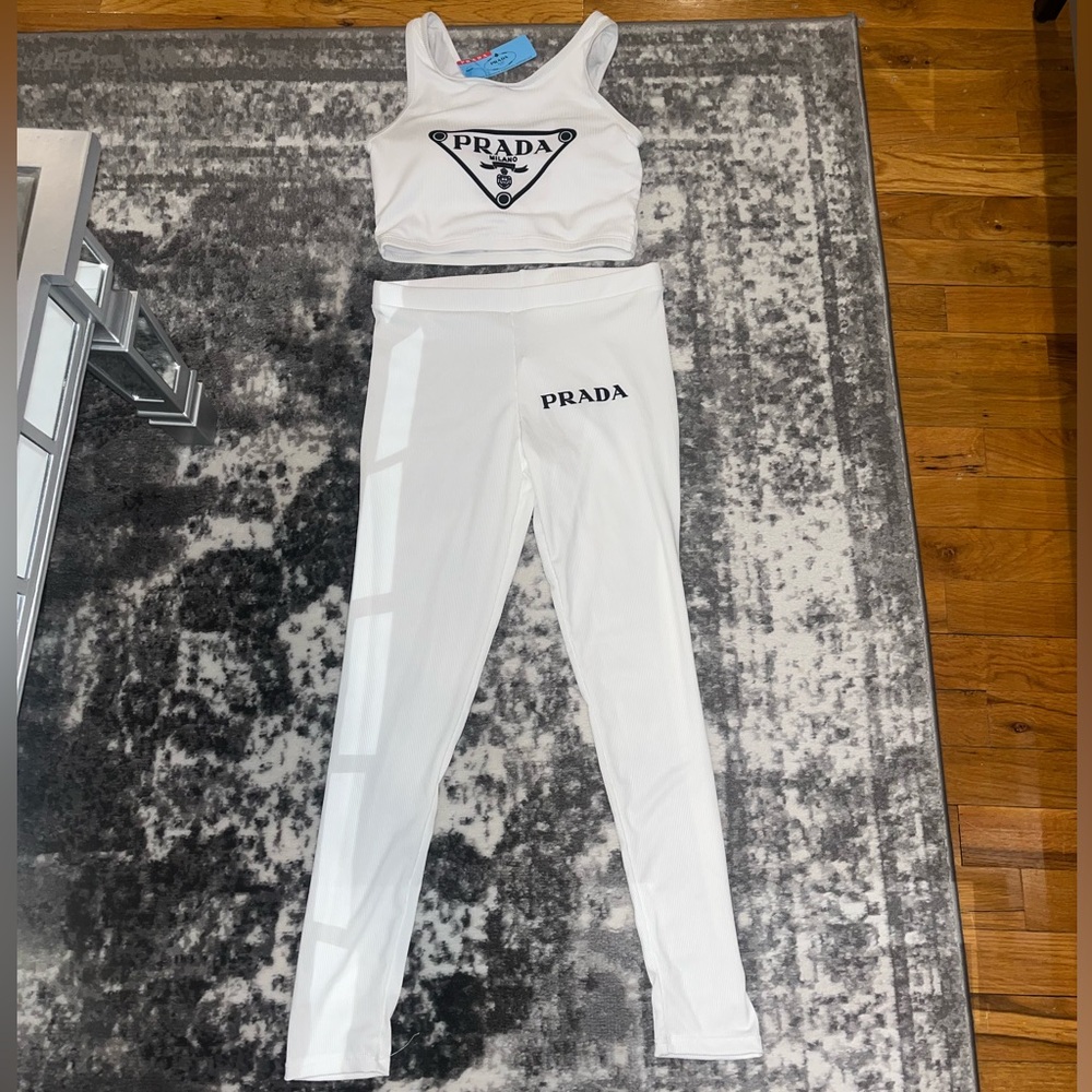 White 2 piece lounge set